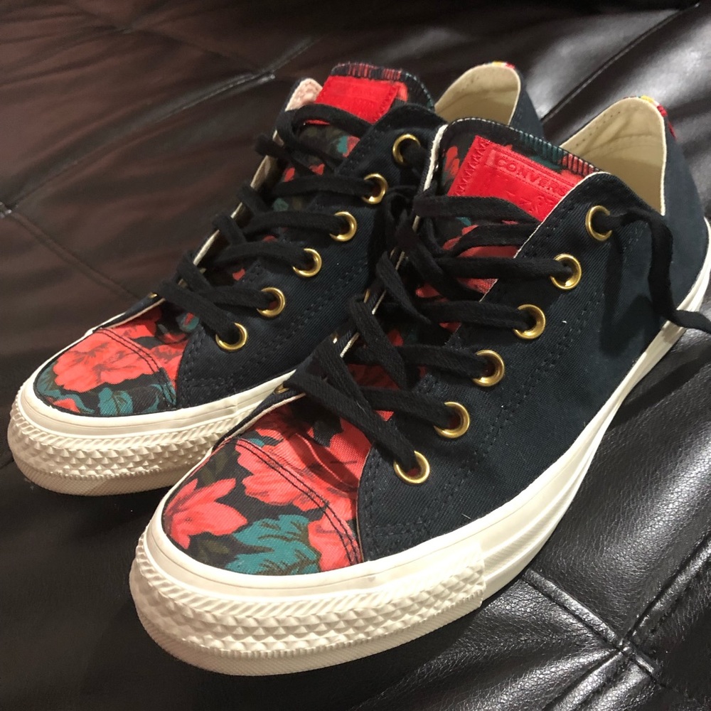 Black Converse with Red roses!